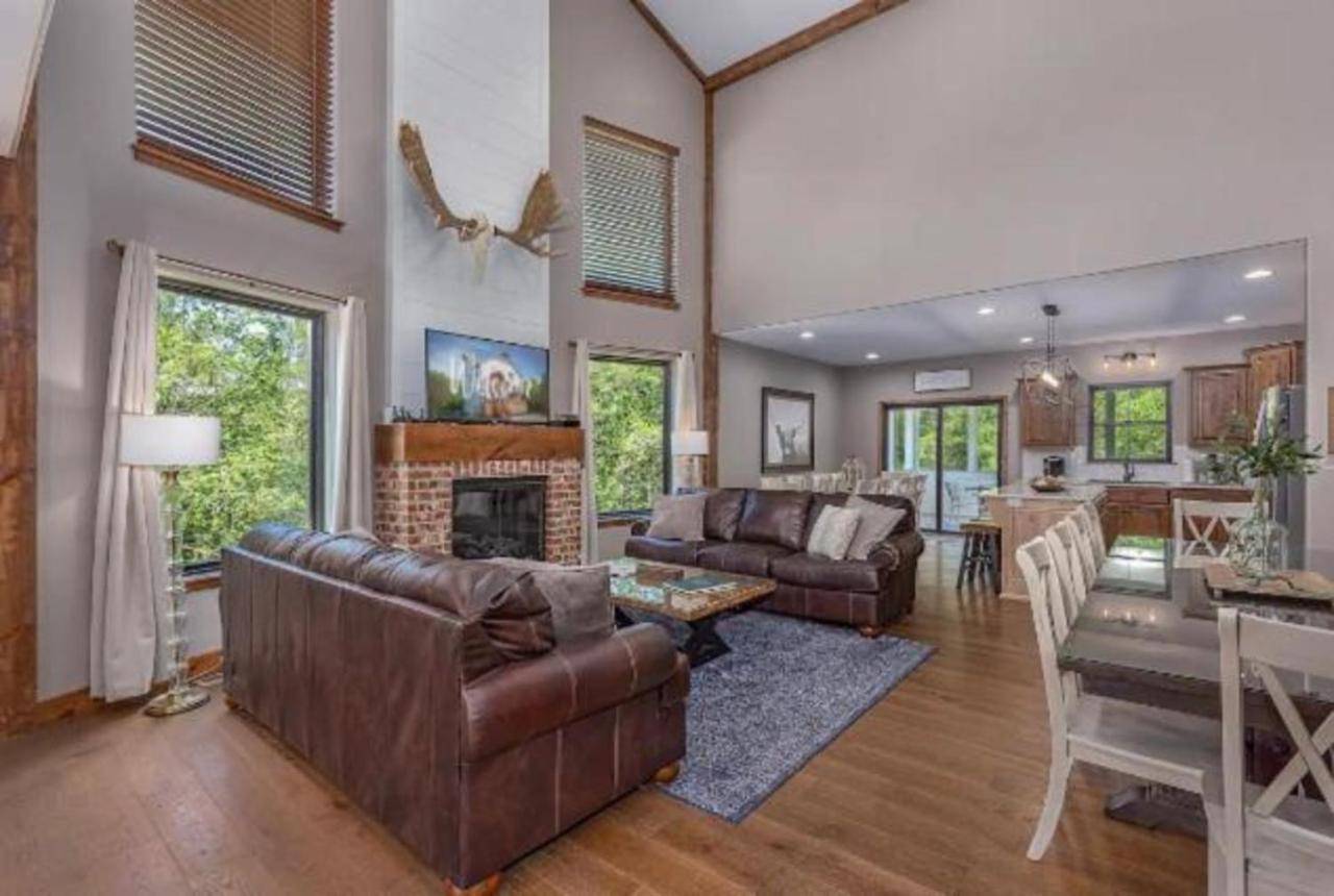 Premier Retreat With Hot Tub, Theater & Pool Table Villa Hollister Exterior foto
