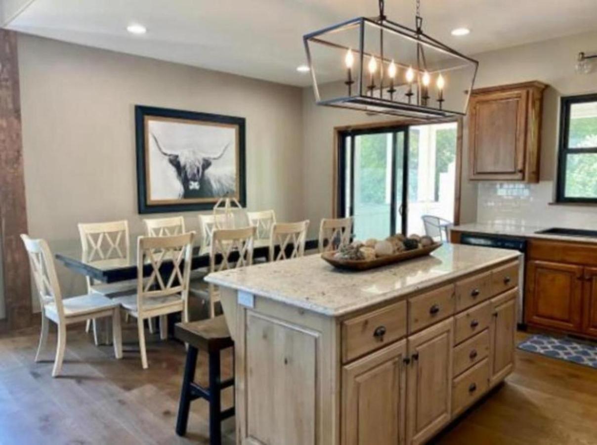 Premier Retreat With Hot Tub, Theater & Pool Table Villa Hollister Exterior foto